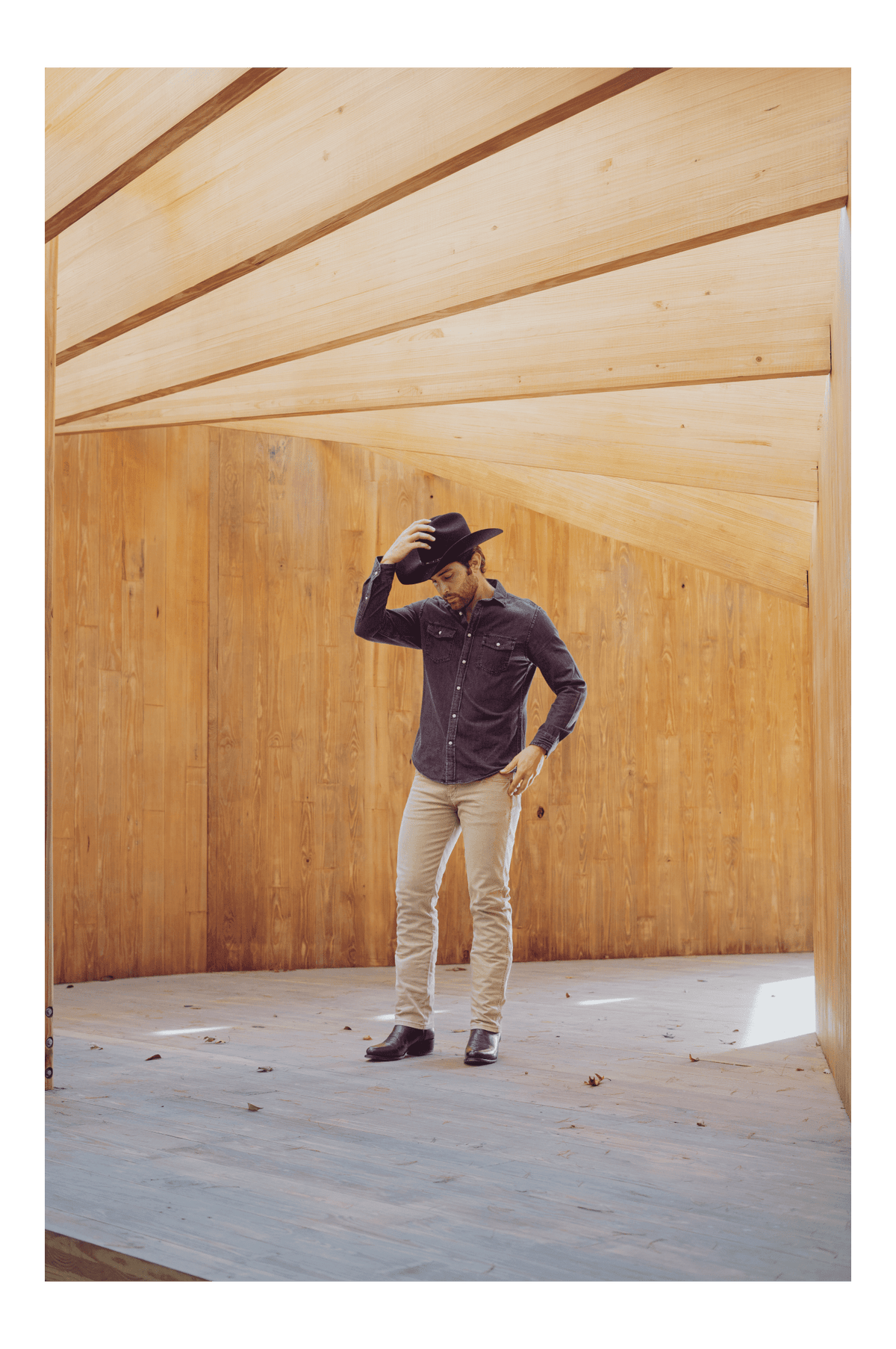 milwaukee leather boot r toe lifestyle image 2